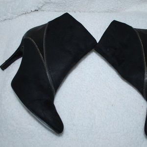Coach and Four Women’s STUNNING Black Zipper Ankle